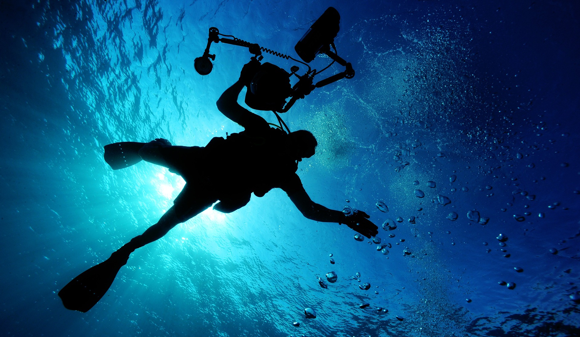 scuba-diving-79606_1920