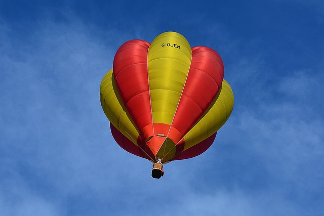 Image by hazelw90 from Pixabay( hot air balloon)